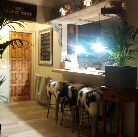 تختخواب و صبحانه Lamusana Adults Only