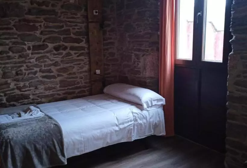 ユースホステル La Casona De Sarria