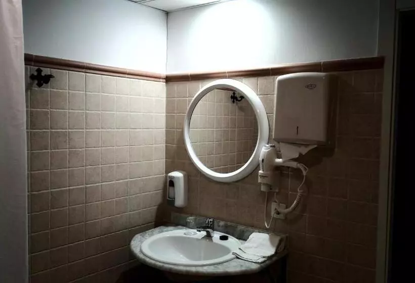 ユースホステル La Casona De Sarria