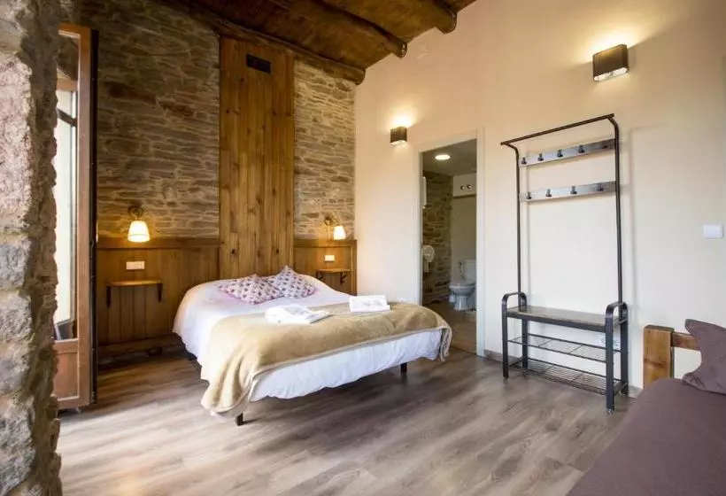 ユースホステル La Casona De Sarria