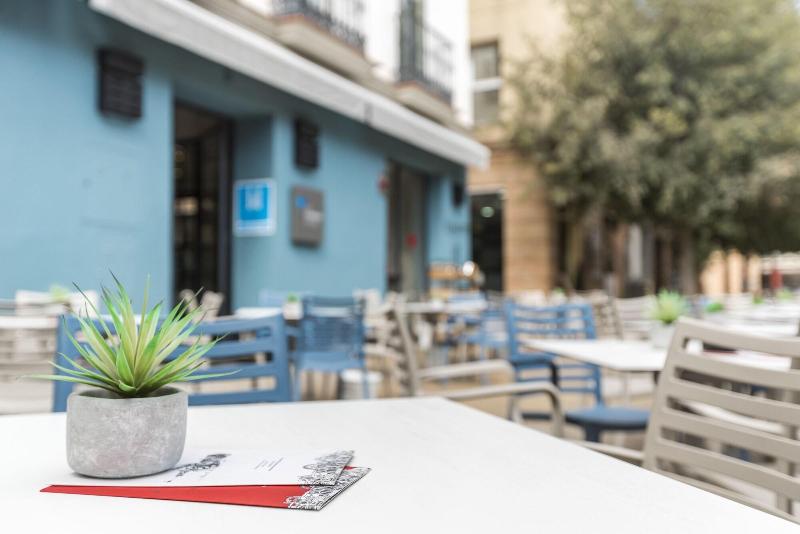 مسافرخانه The Corner House