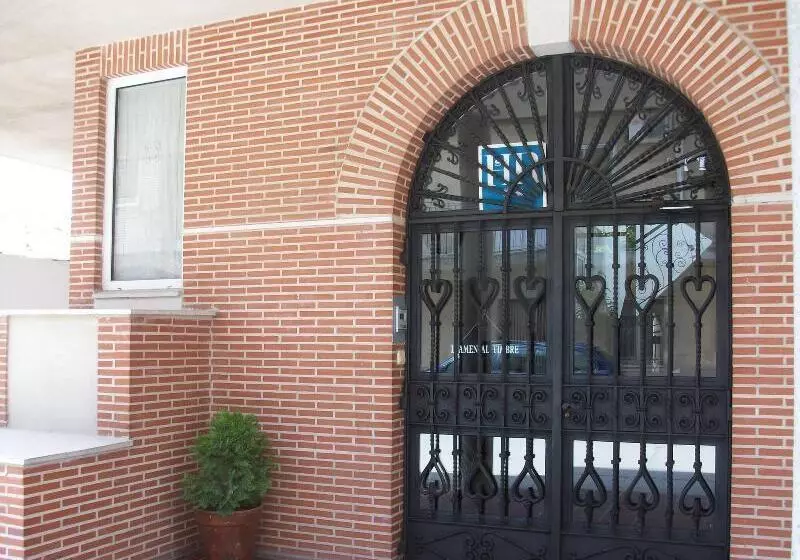 Retkeilymaja Hostal Goya Ii