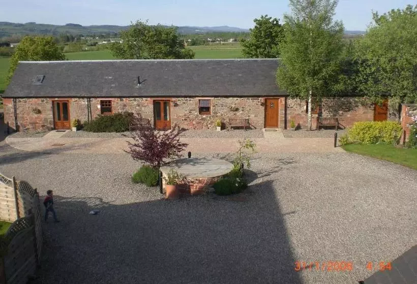 تختخواب و صبحانه The Courtyard