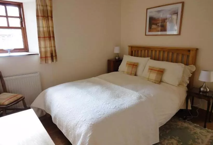 تختخواب و صبحانه The Courtyard