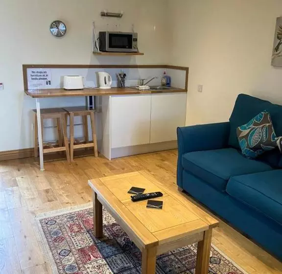 تختخواب و صبحانه The Courtyard