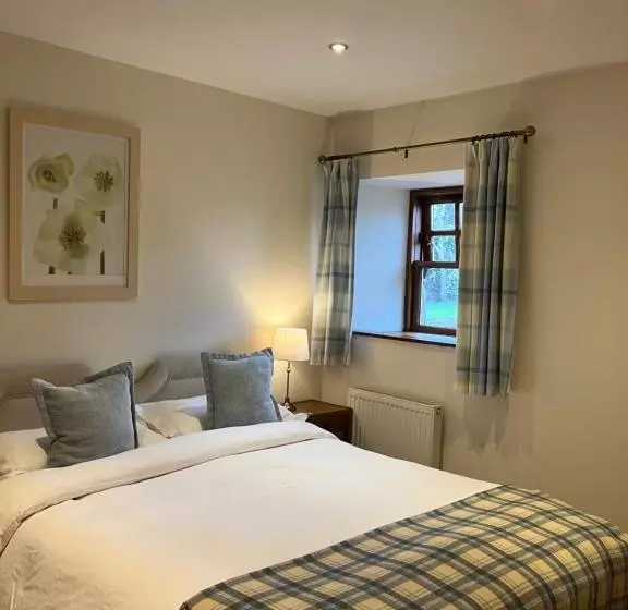 تختخواب و صبحانه The Courtyard