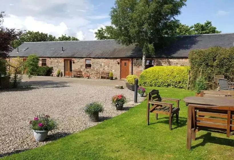 تختخواب و صبحانه The Courtyard