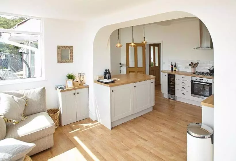 Host & Stay   Burnsyde Beach House