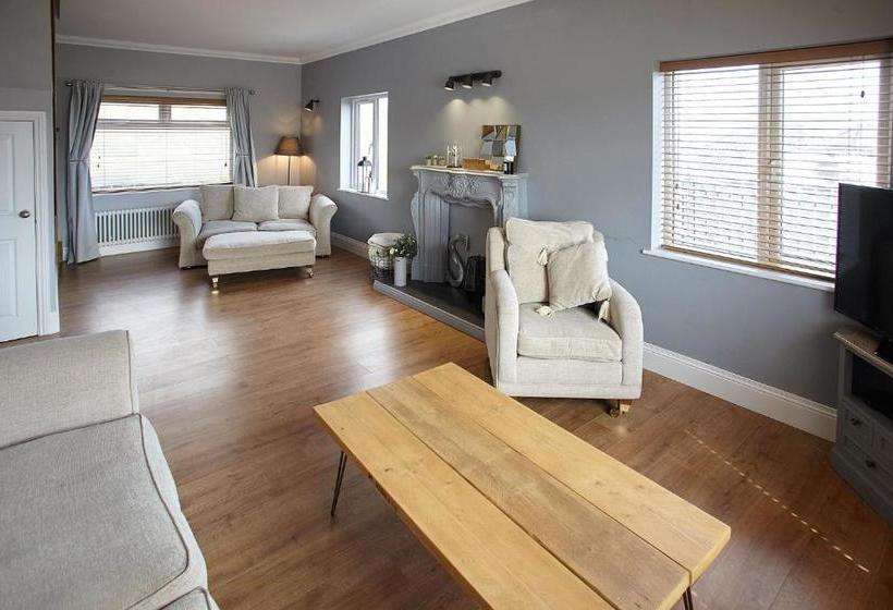 Host & Stay   Burnsyde Beach House