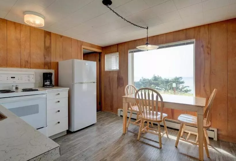 Ester Lee Motel