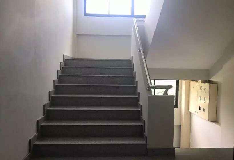 هتل Nonriver Place