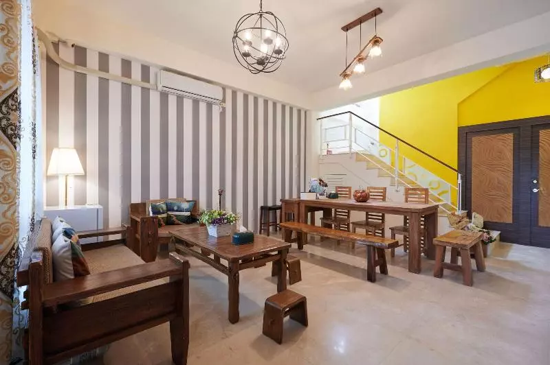 پانسیون Avenue B&b