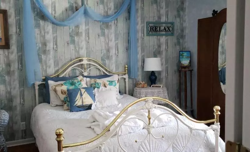 Aamiaismajoitus (B&B) Cottage By The Castle