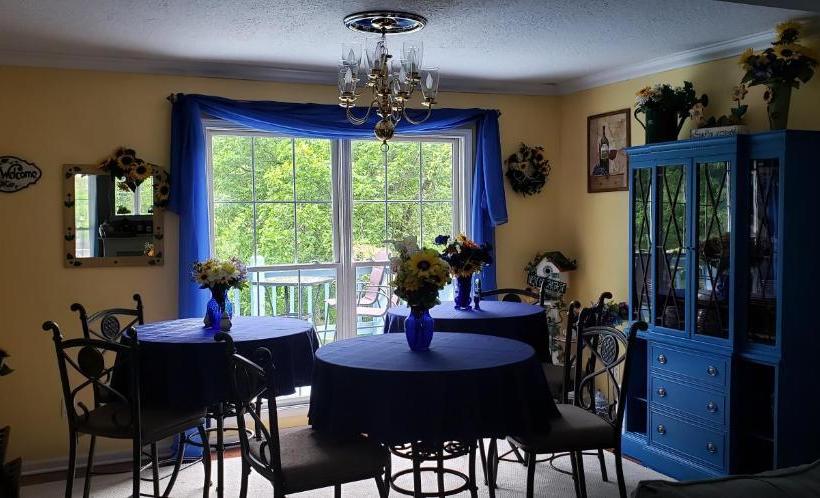 مبيت وإفطار Cottage By The Castle