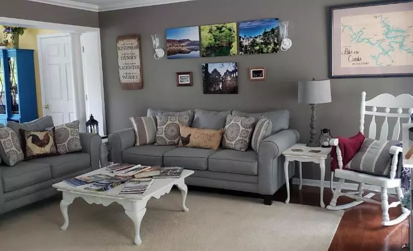 Aamiaismajoitus (B&B) Cottage By The Castle