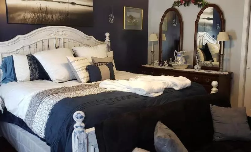 Aamiaismajoitus (B&B) Cottage By The Castle