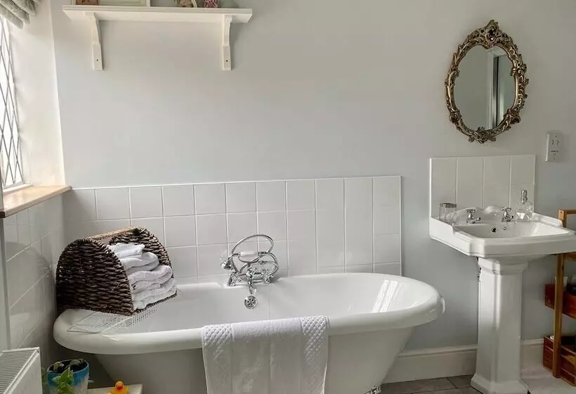 Eagle House  Award Winning B&b And Apartment