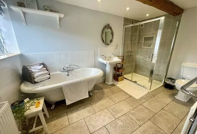 Eagle House  Award Winning B&b And Apartment
