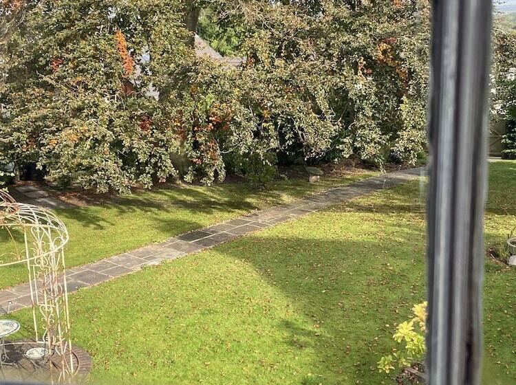 Eagle House Award Winning B&b And Apartment