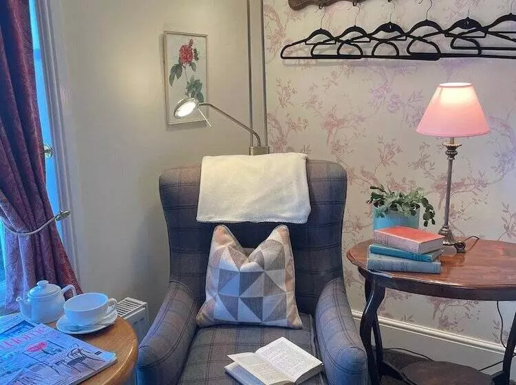 Eagle House  Award Winning B&b And Apartment