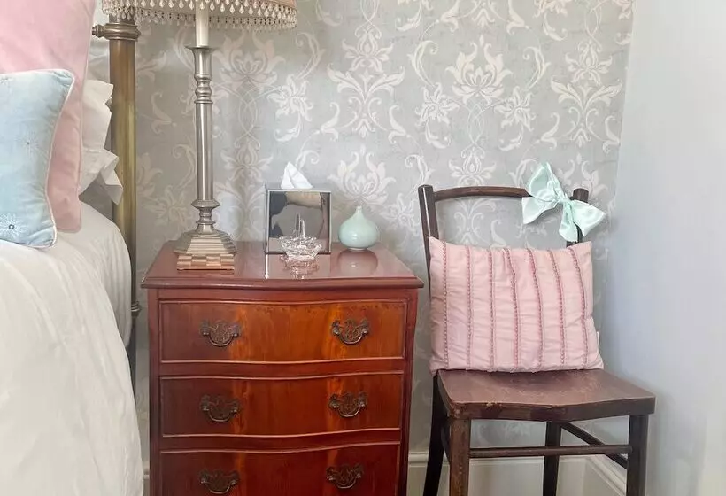 Eagle House  Award Winning B&b And Apartment