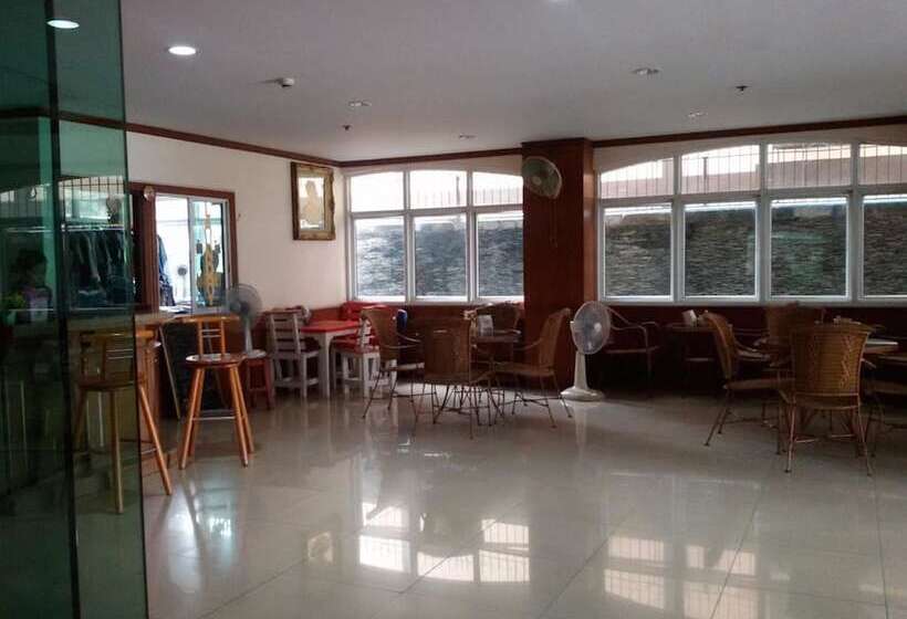 בית מלון כפרי Rattakit Mansion