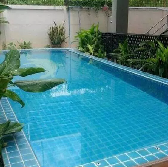 ホテル Rattakit Mansion