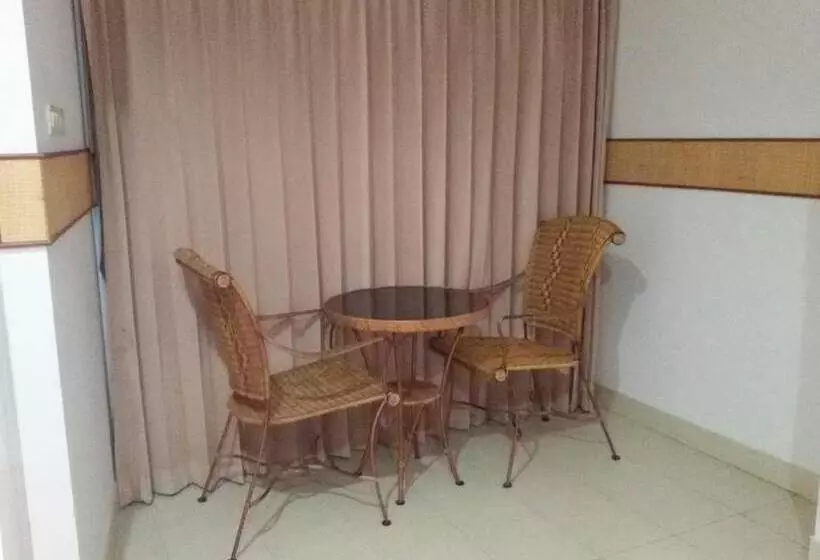 ホテル Rattakit Mansion