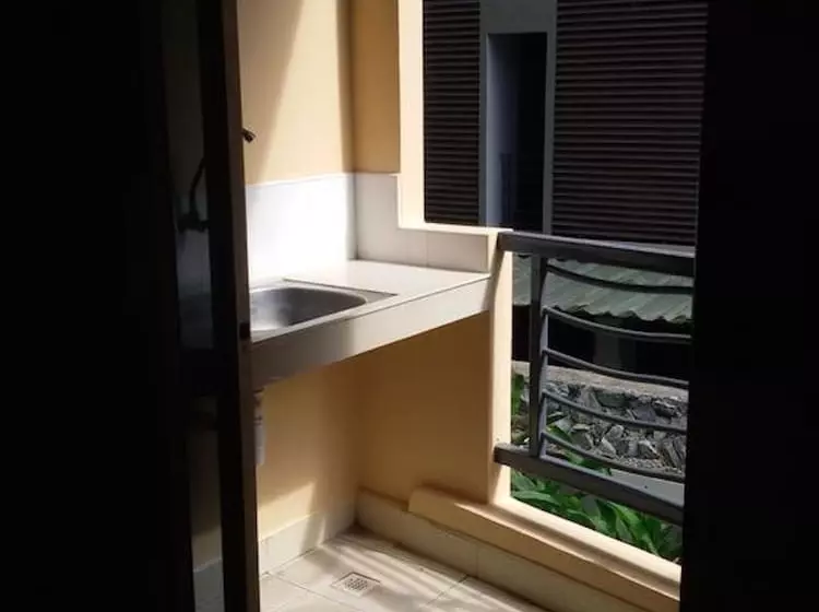 ホテル Rattakit Mansion