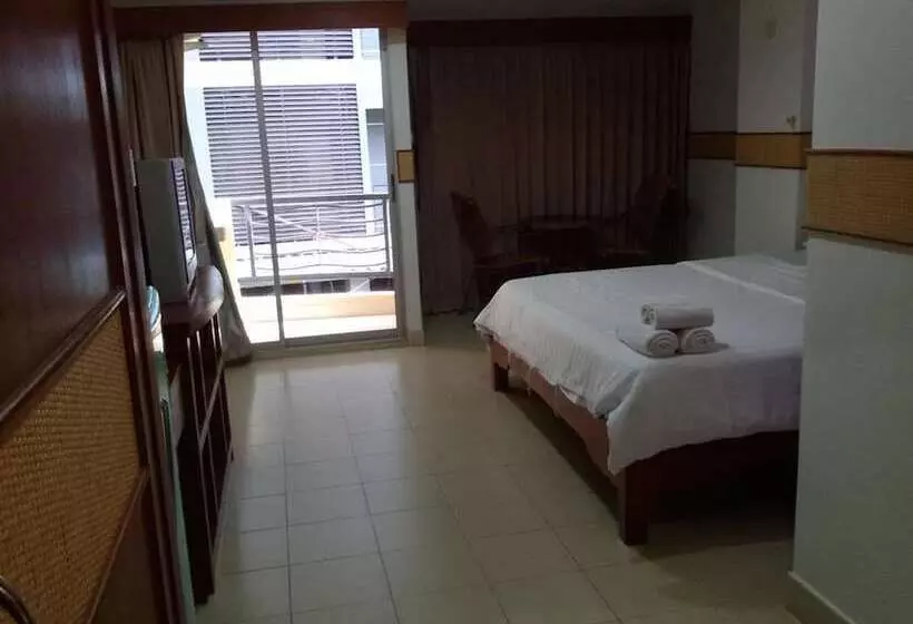 ホテル Rattakit Mansion