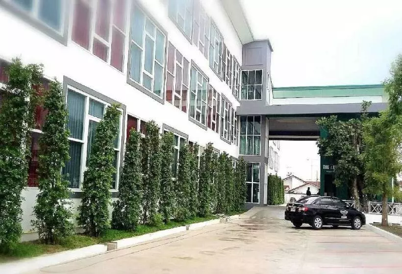 The Zell Budget Hotel Buriam