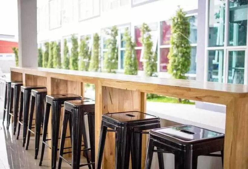 The Zell Budget Hotel Buriam