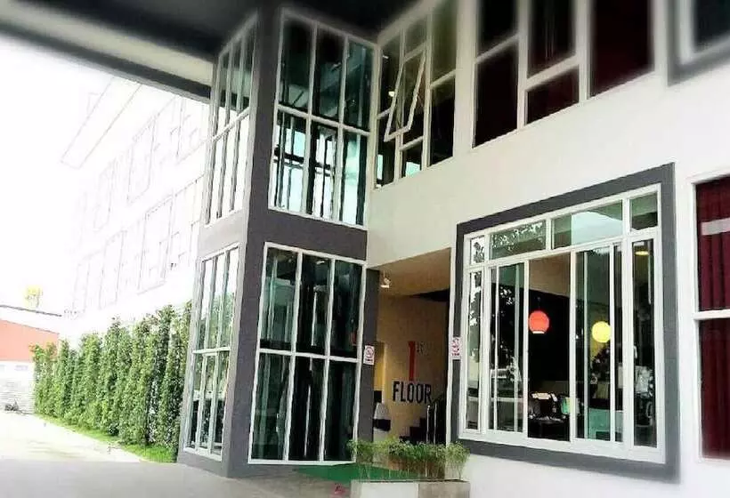 The Zell Budget Hotel Buriam