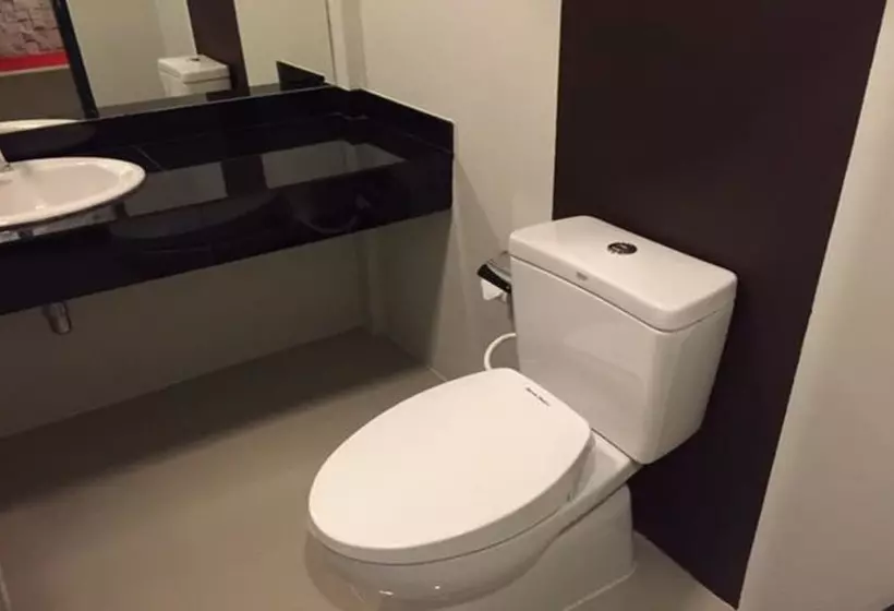 The Zell Budget Hotel Buriam