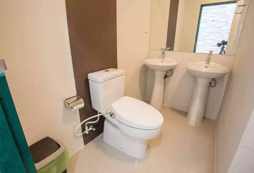 The Zell Budget Hotel Buriam