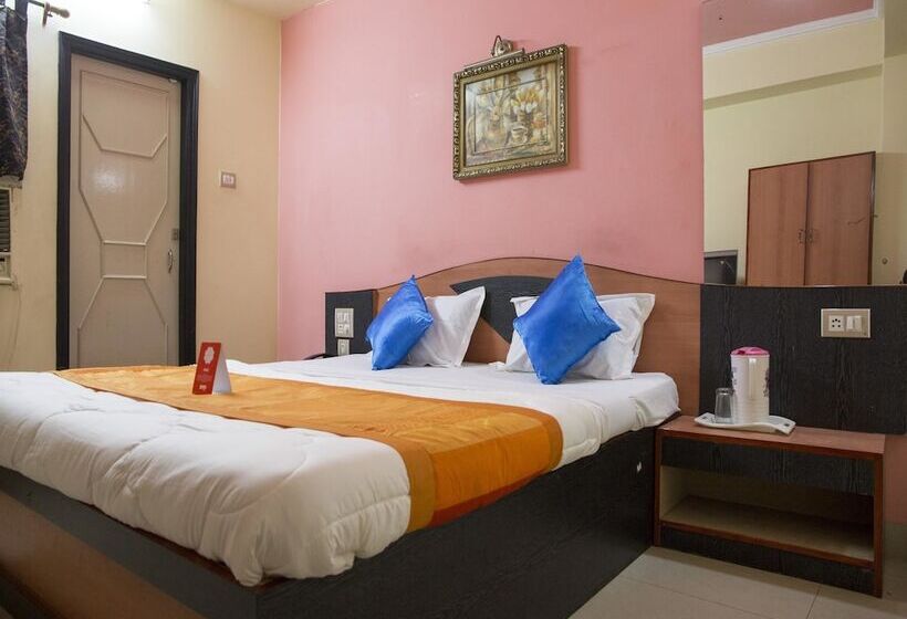 בית מלון כפרי Trimurti Heights