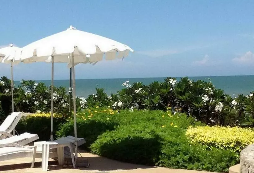 Cha Am Beach Club