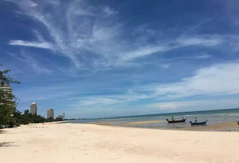 Cha Am Beach Club