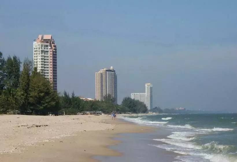 Cha Am Beach Club