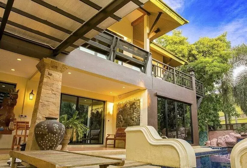 Natcha Pool Villa Pattaya