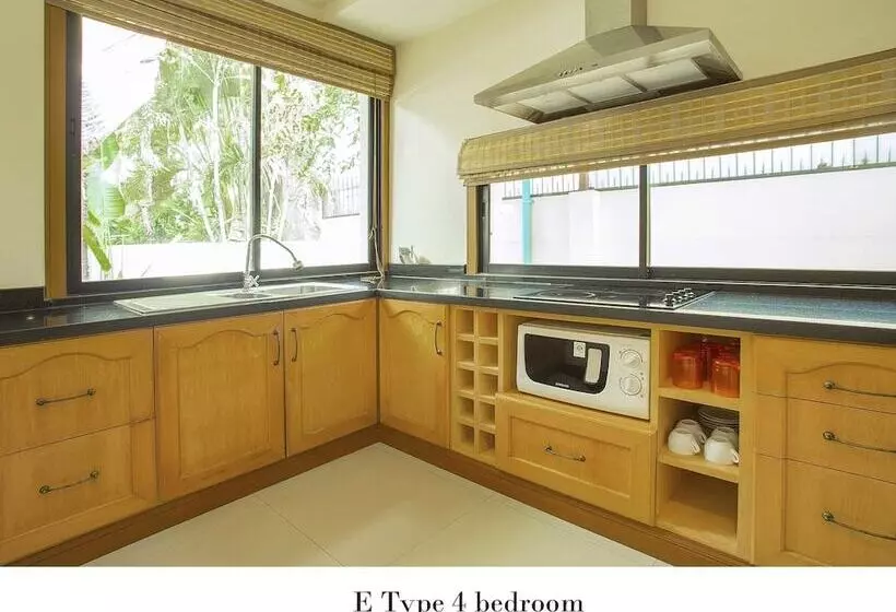 Natcha Pool Villa Pattaya