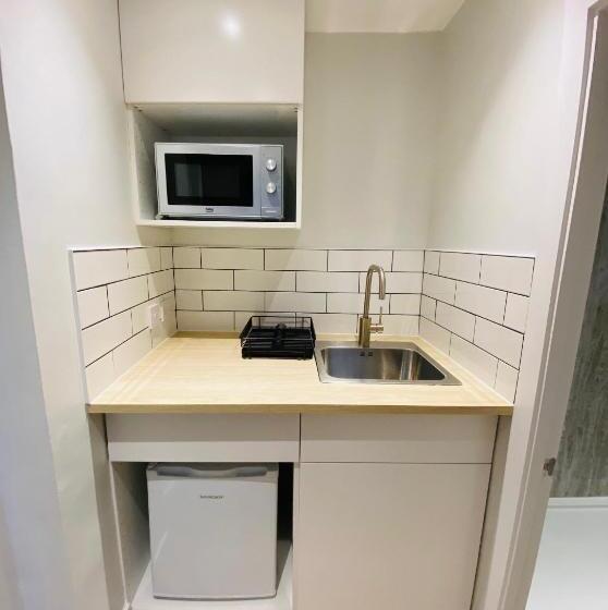 펜션 The Central Guesthouse