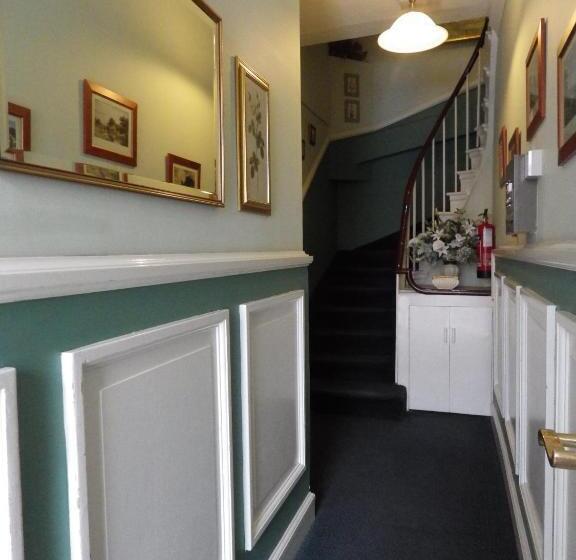 펜션 The Central Guesthouse