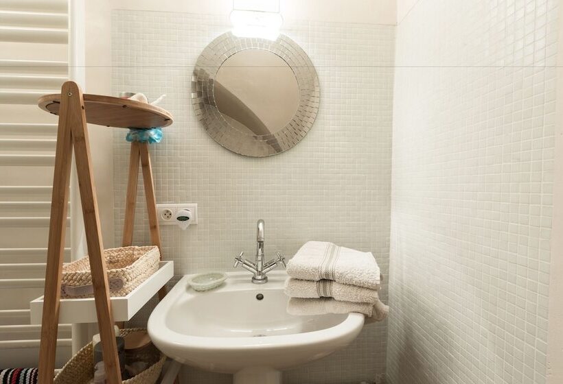 تختخواب و صبحانه Bed End Breakfast Du Centre