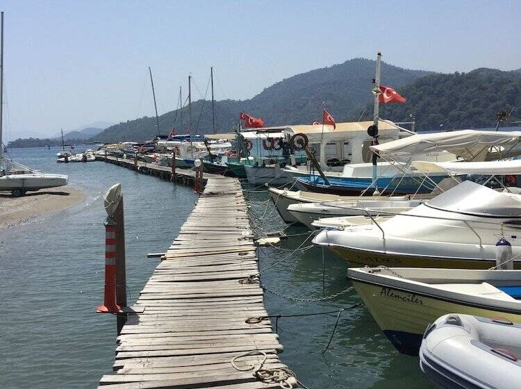 Göcek Selya