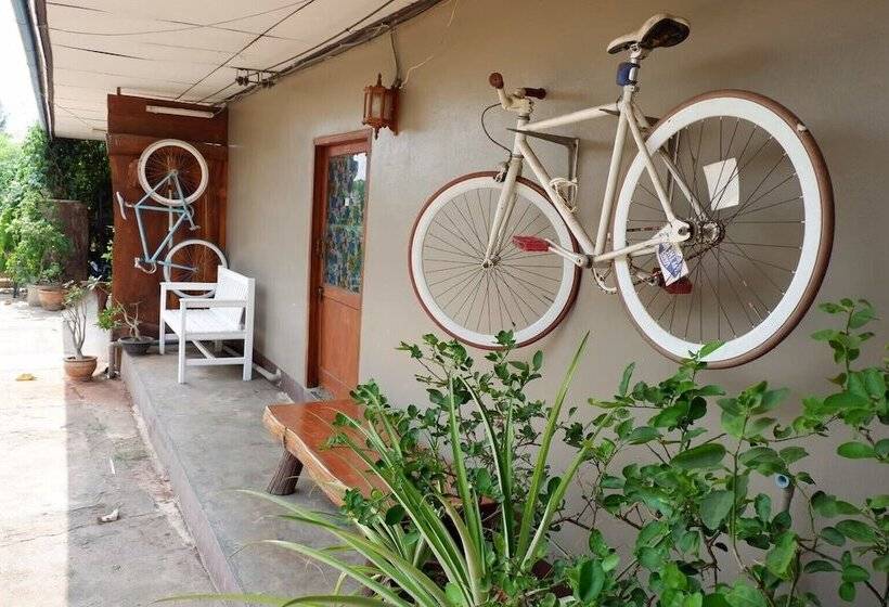 בית מלון כפרי Chokchai