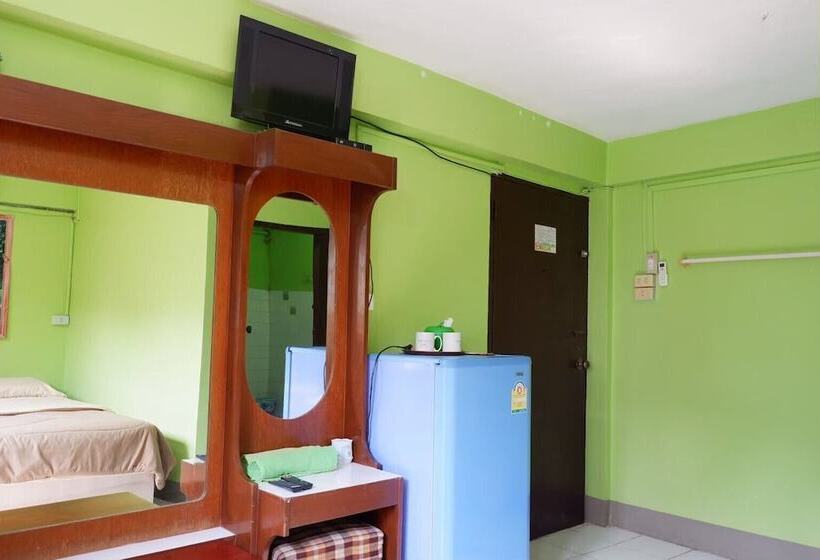 בית מלון כפרי Chokchai