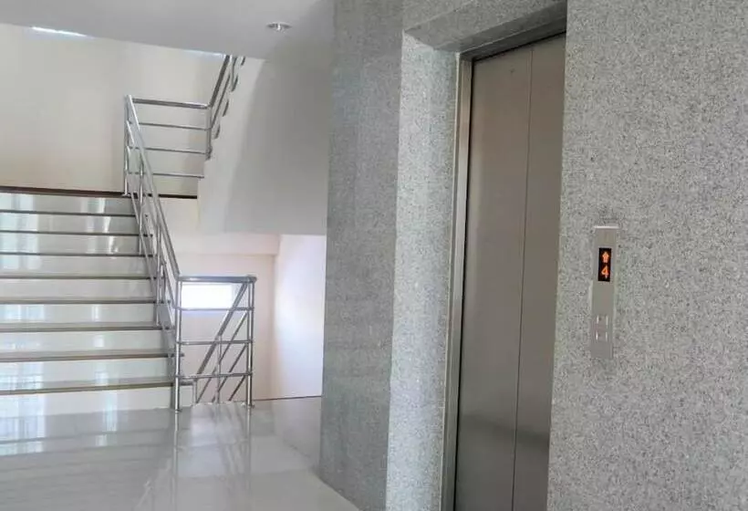 ホテル Peerapa Place