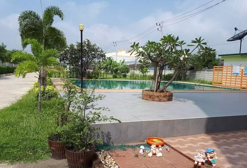 ホテル Peerapa Place