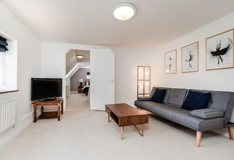 Pike & Eel Hotel And Marina